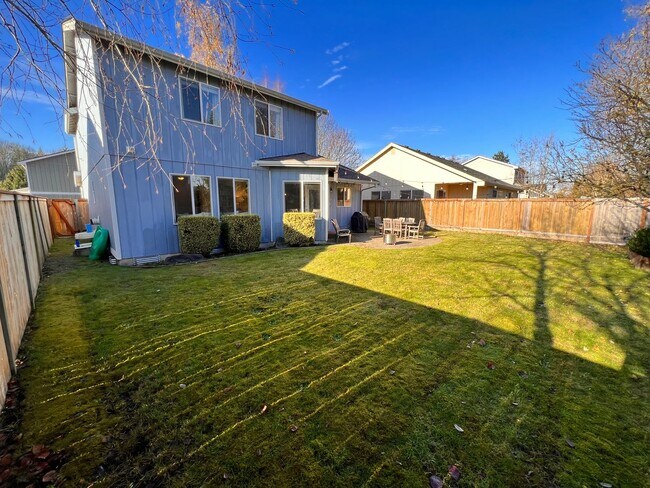 Building Photo - 4412 Ingleside Dr SE