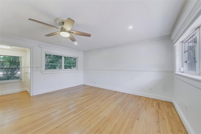Building Photo - 5209 Riviera Dr