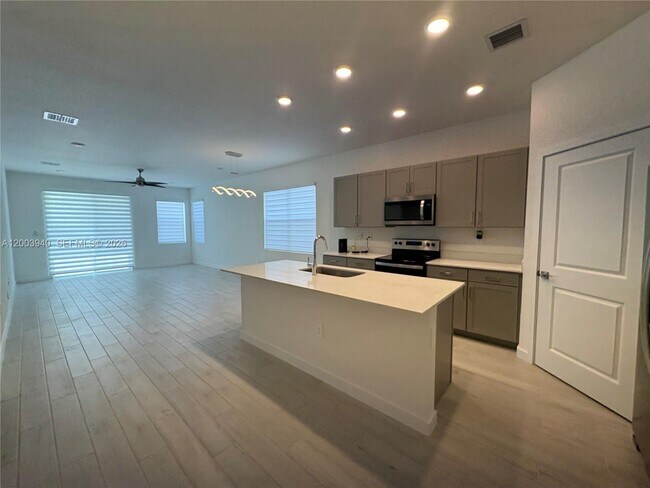 Building Photo - 12948 SW 265th Terrace