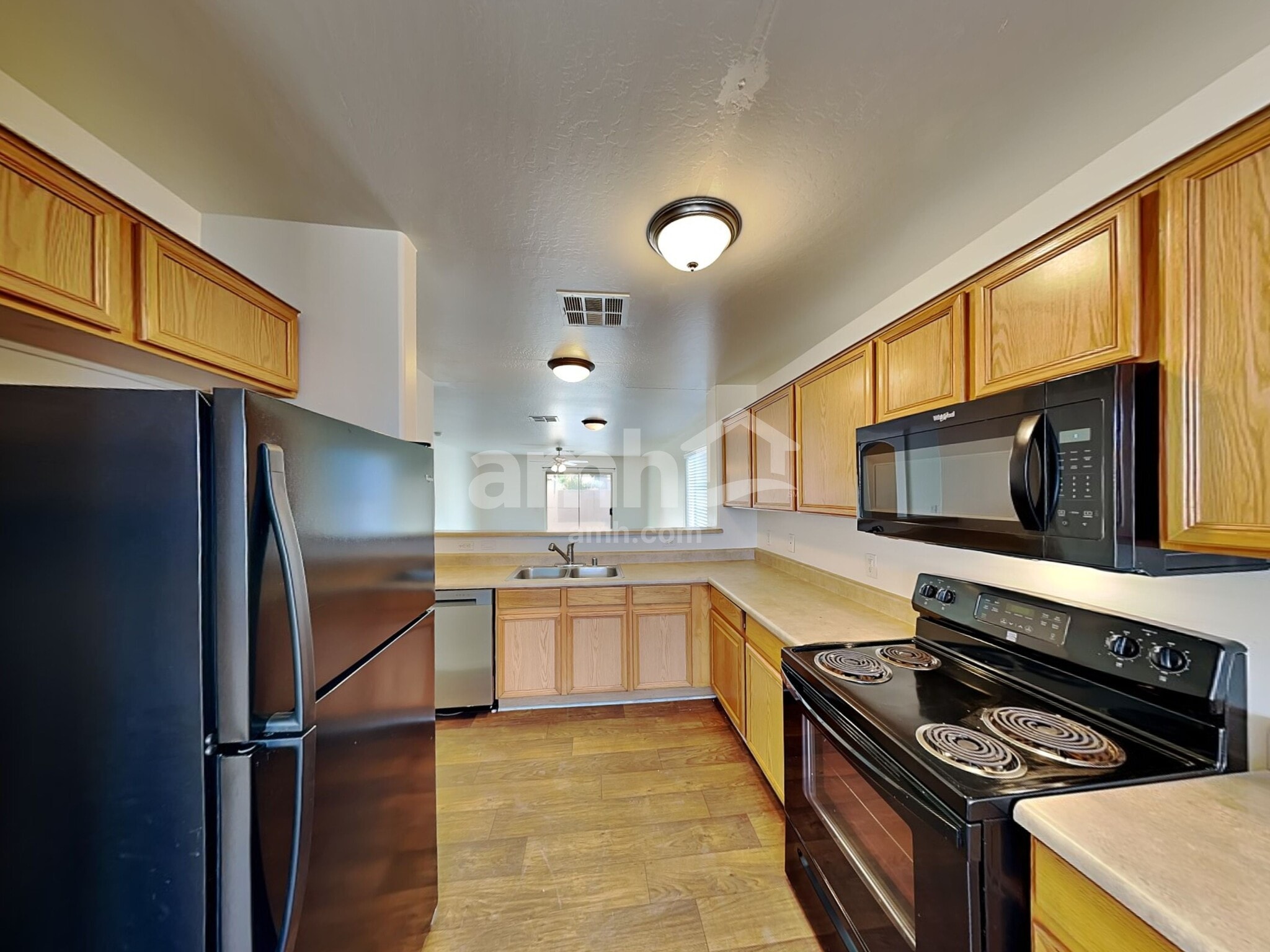 Building Photo - 6019 W Jones Ave