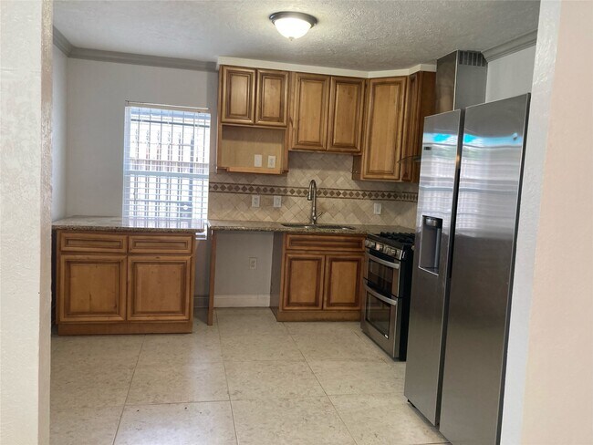 Building Photo - 1339 Idylwild St