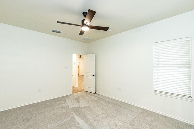 Building Photo - 5549 Lehigh St