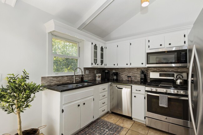 Building Photo - 8617 W 92nd St