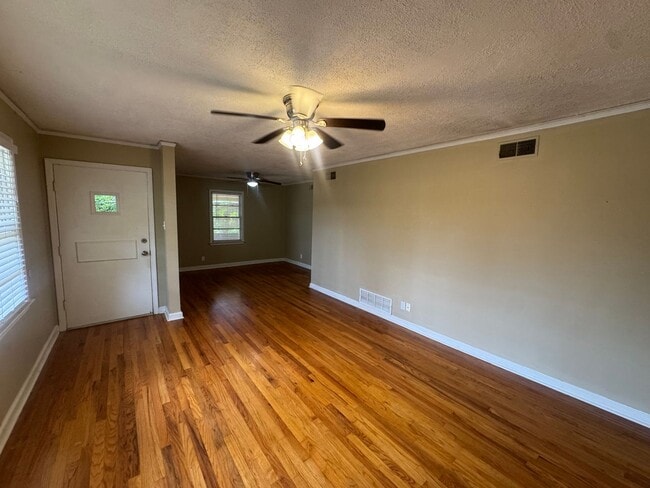 Building Photo - Brick One Level.