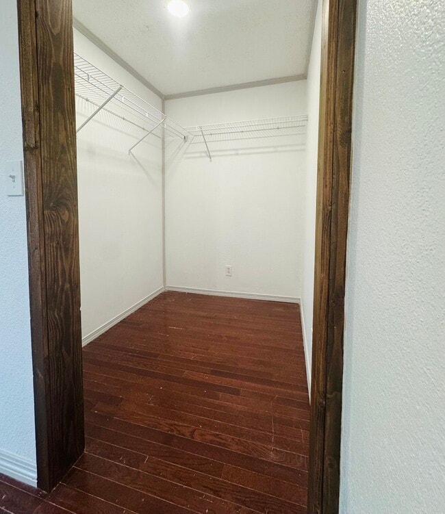 Building Photo - 905 L St
