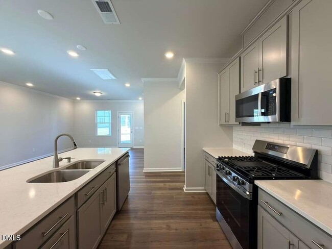 Building Photo - 2008 English Saddle Ln