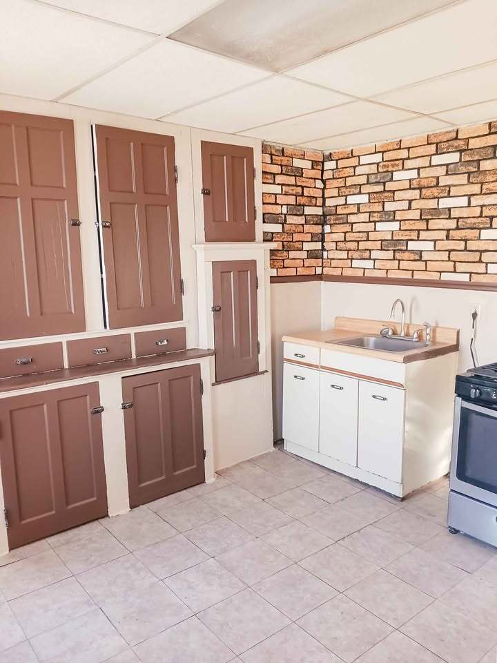 Building Photo - 13 6th St