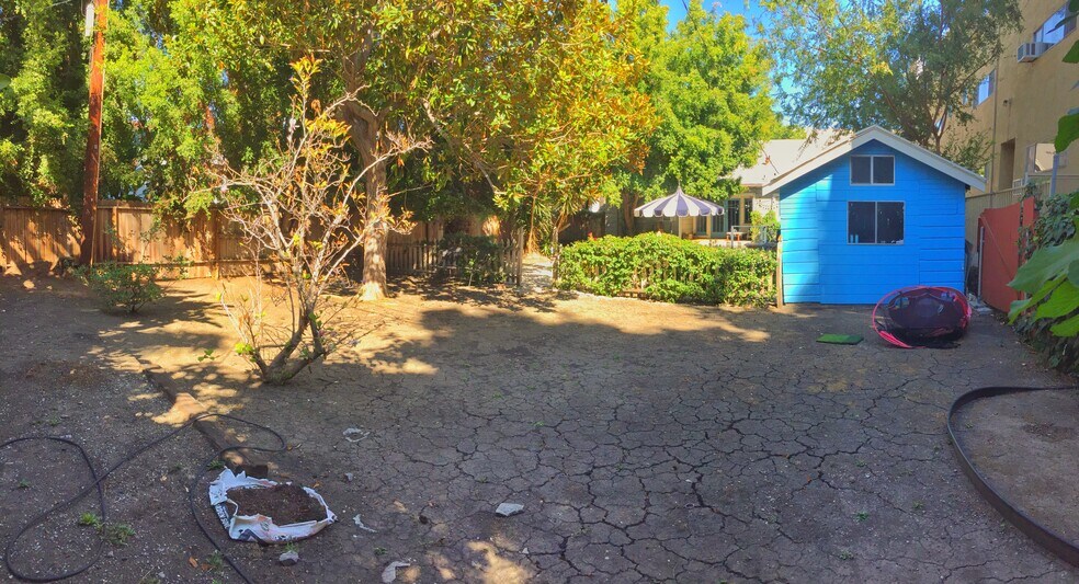 Back Yard - 849 N West Knoll Dr
