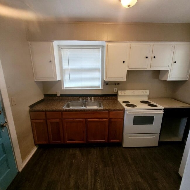 Building Photo - 8316 Buttercup St