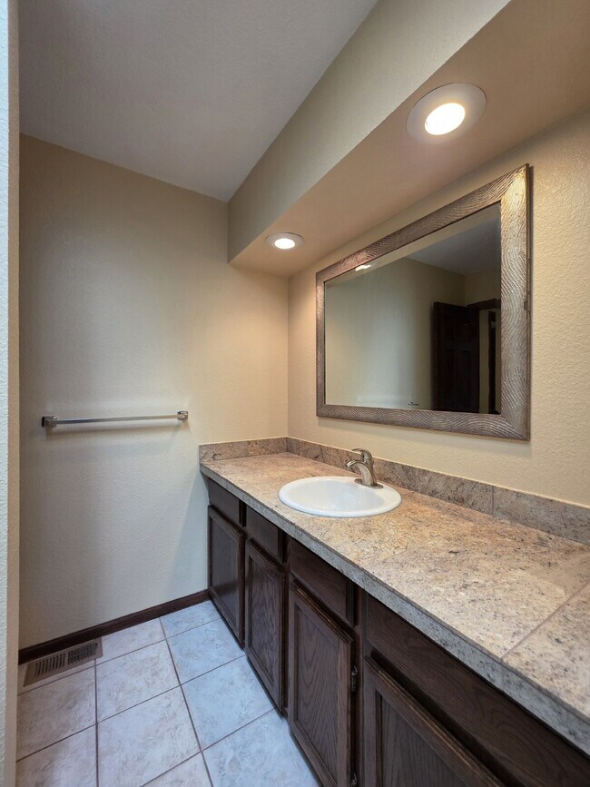 Building Photo - Single-Family Home in Near-Perfect Condition | 3-Car Garage | Covered Patio | Large Unfinished Ba...