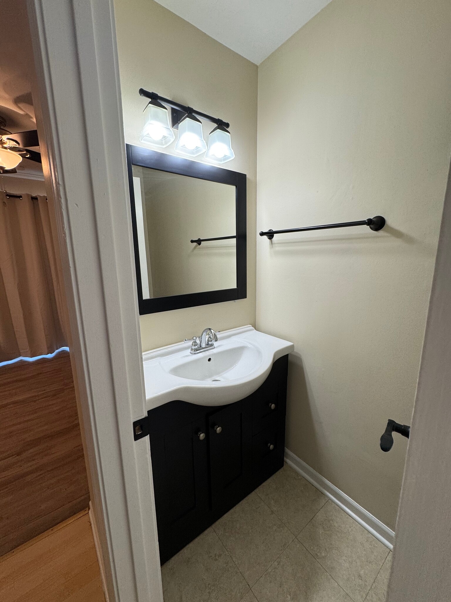 Building Photo - 1010 Country Club Rd