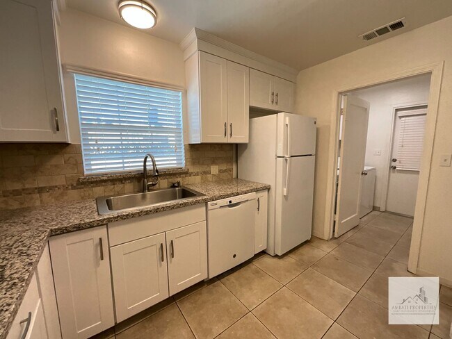 Building Photo - 3074 E Terrace Ave