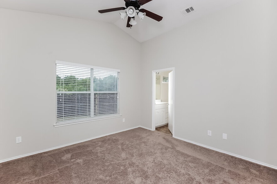 Building Photo - 5832 Melanie Dr