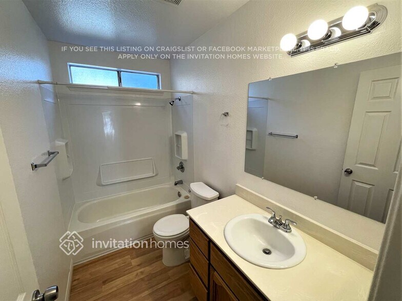 Building Photo - 10059 Glen Grove Ct