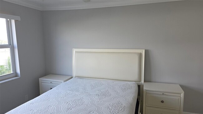 Building Photo - 200 S Birch Rd