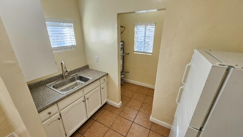 Building Photo - 340 Douglas St