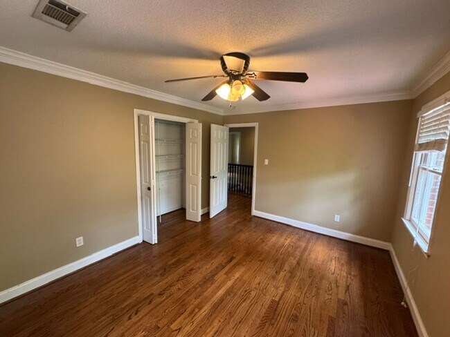 Building Photo - 483 Cambridge Way