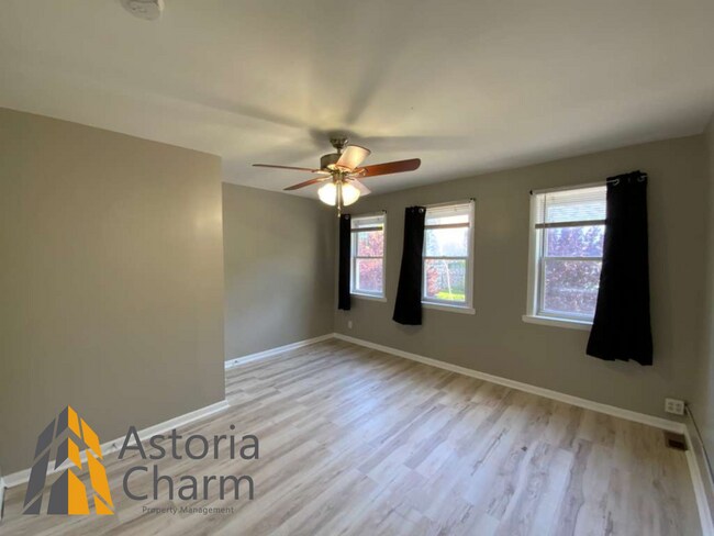 Building Photo - 3 Bed with Finished Basement, Skylight Bath, and Private Yard