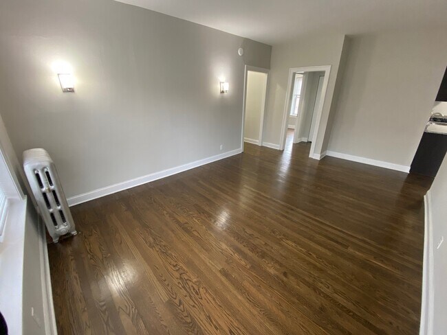 Building Photo - 734 Reba Pl