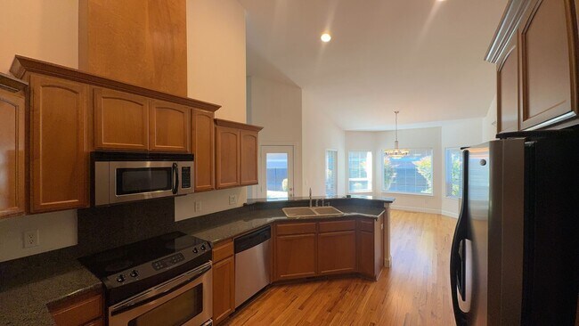 Building Photo - 2 Bed 2 Bath Home