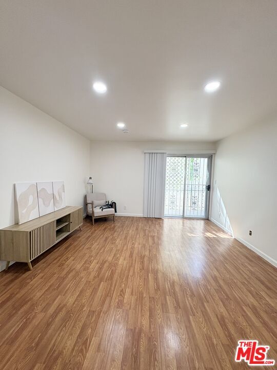 Building Photo - 433 S Manhattan Pl