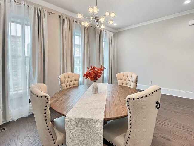 Building Photo - 401 Upper E Ave