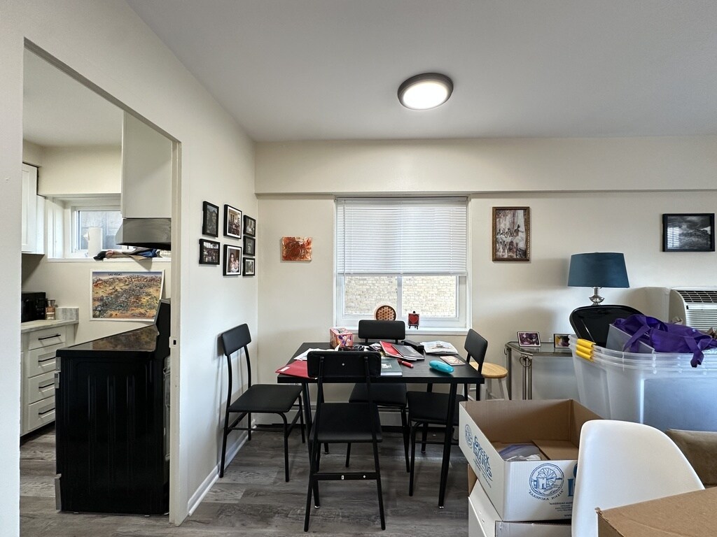 Building Photo - 1400 Chicago Ave