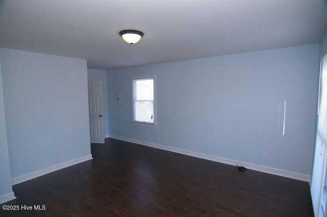 Building Photo - 709 Spring Run Rd