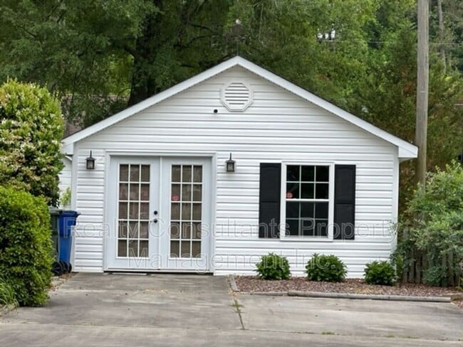 Building Photo - 519 Dick St