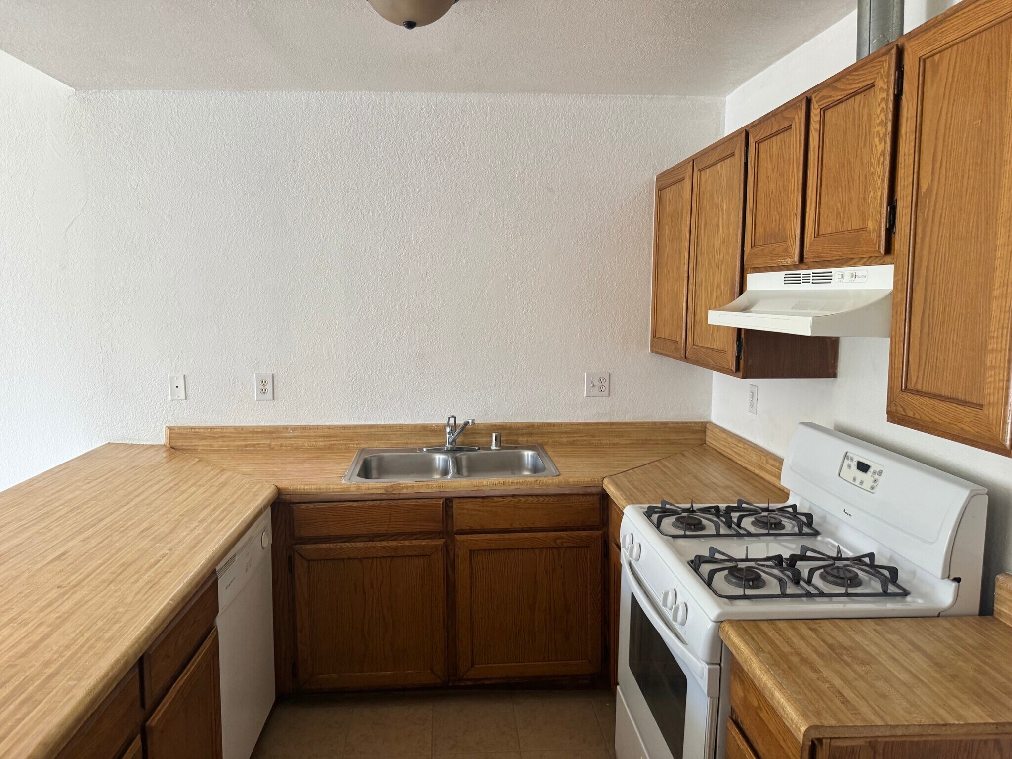 Building Photo - 13901 Caliente Dr