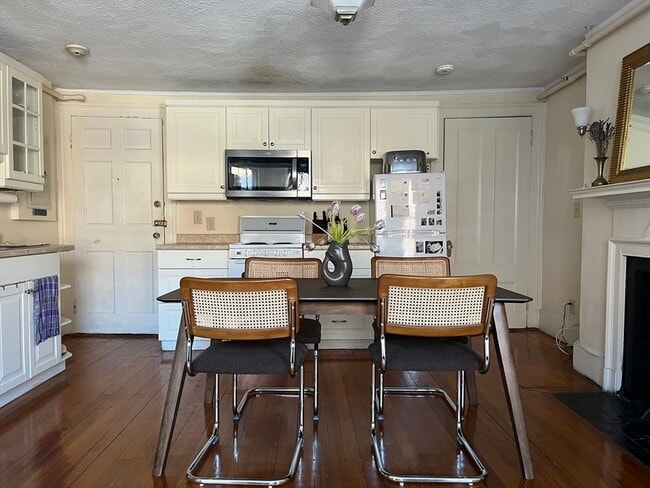 Building Photo - 15 Charles St