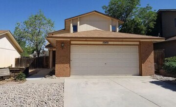 Building Photo - NE Heights 2 Story 2 bedroom