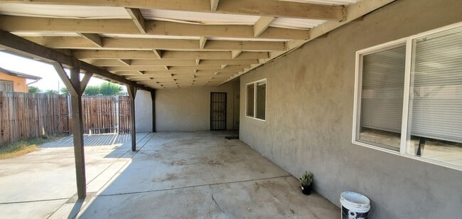 Building Photo - 4 Bedrooms, 2 Baths, Victorville Home in T...