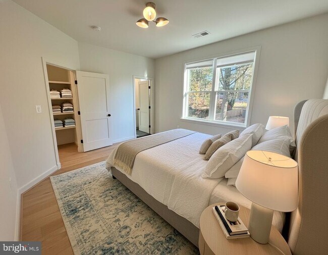 Building Photo - 635 Upland Pl