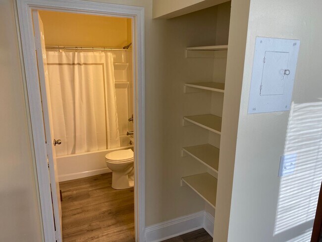 Building Photo - 642 Philadelphia St