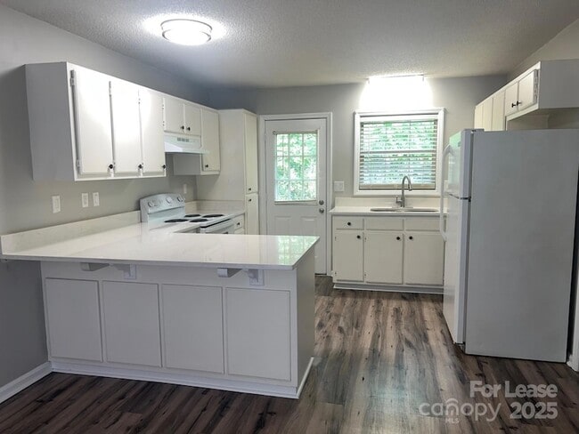 Building Photo - 374 Water St