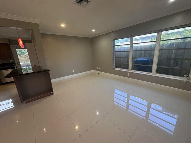 Building Photo - 40 NE 48th St