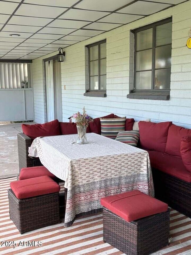 Building Photo - 4105 E Lewis Ave