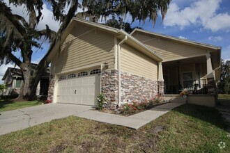 Building Photo - 3/2 with 2 car garage in South Pointe