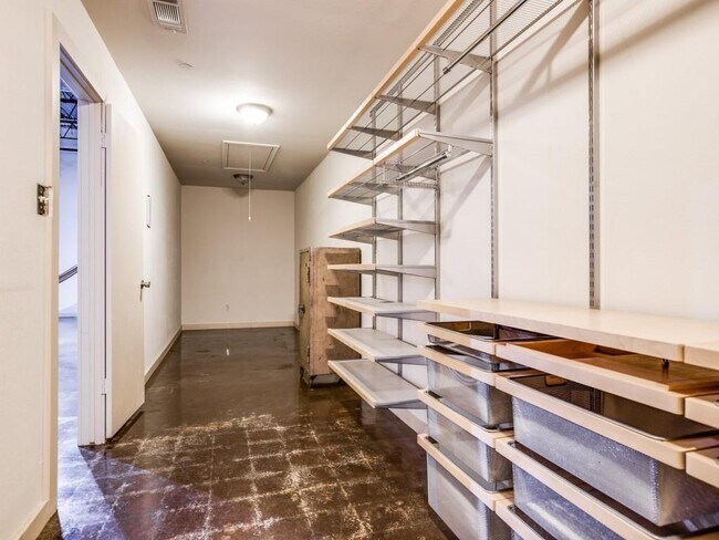 Building Photo - 1519 Beaumont St
