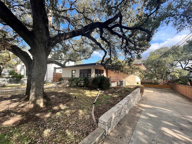 Building Photo - 1511 Chelsea Ln