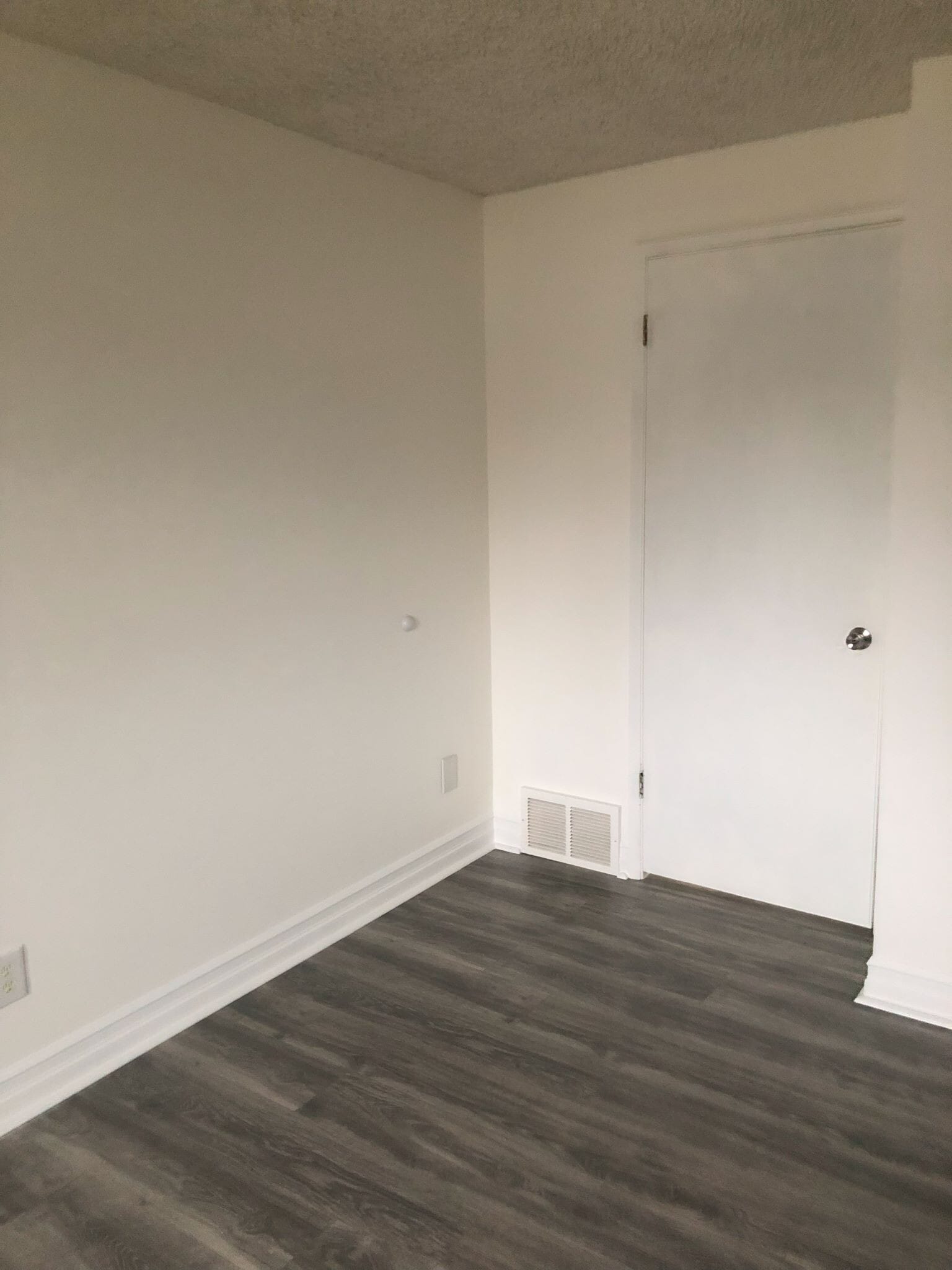 Building Photo - 516 E Wedgewood Ave