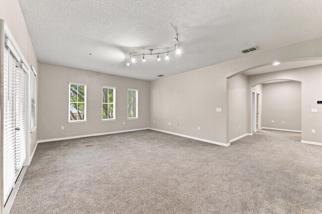 Building Photo - Stunning 3 BR + LOFT / 2.5 BA/ 2-Car-Garage Townhome in GATED community!