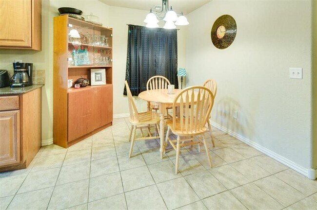 Building Photo - 4143 W Spring House Dr