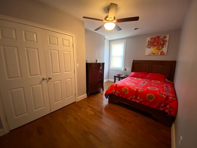 BR 2 - 907 E Carson St