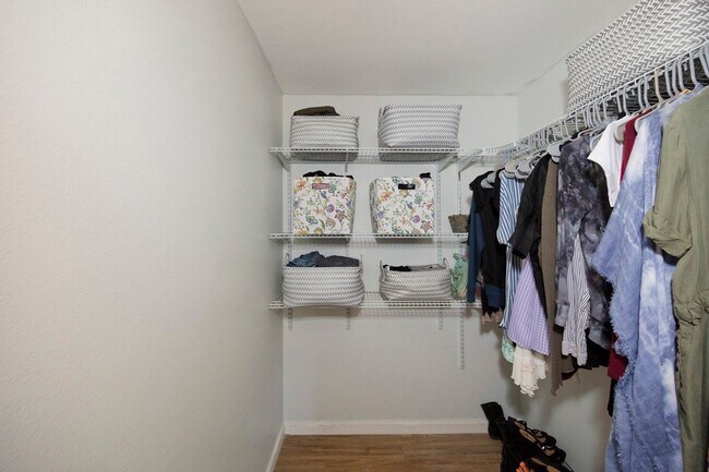 Master Closet - 15-2031 32nd Ave