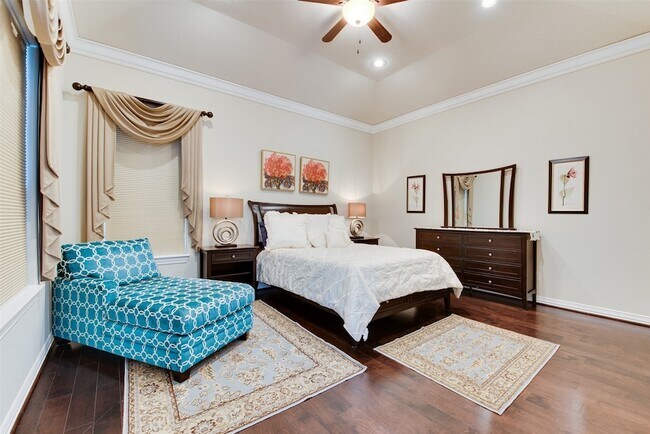 Building Photo - 2011 Flower Garden Ln