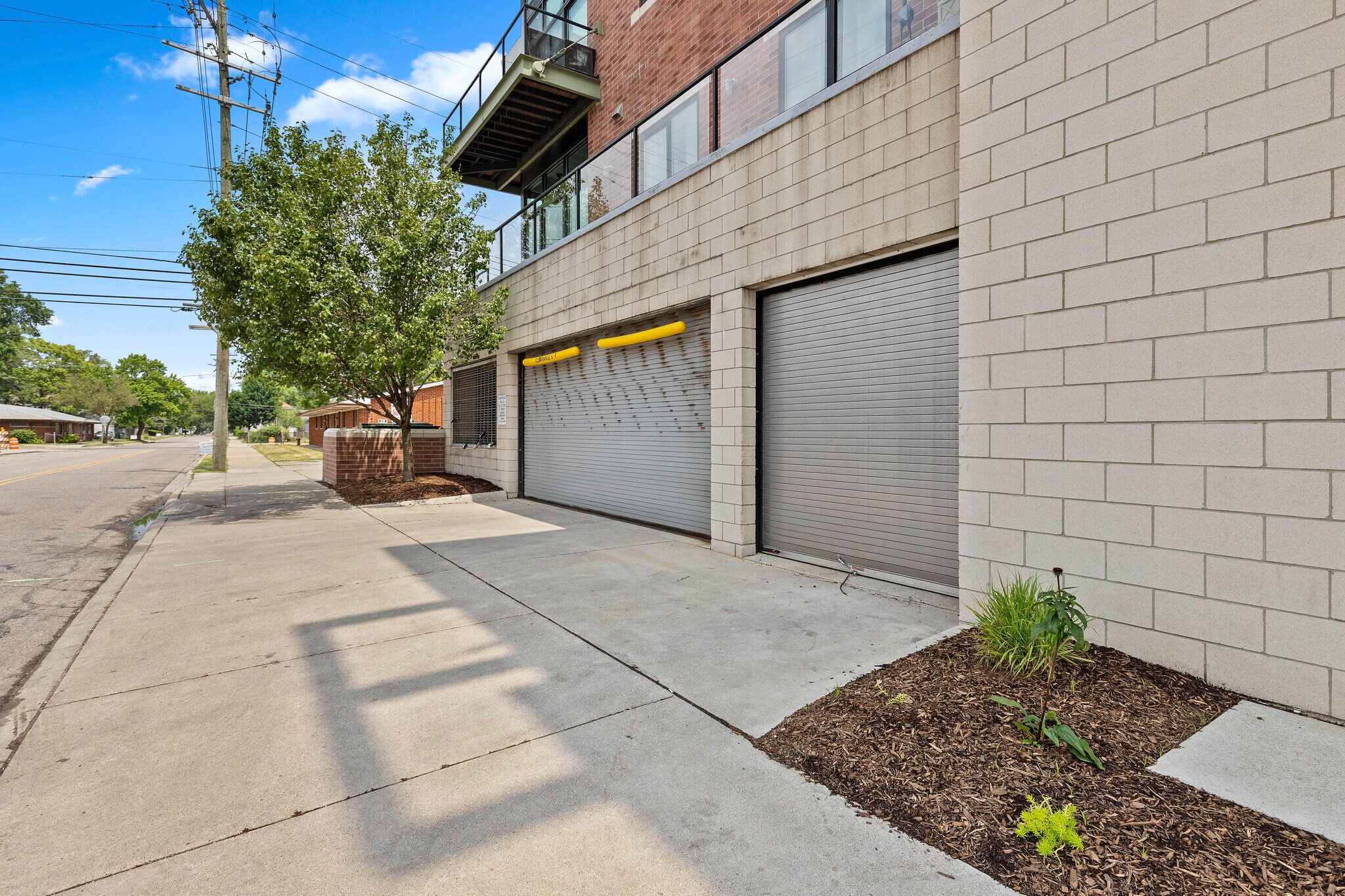 Building Photo - 211 E 9 Mile Rd