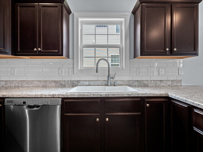 Building Photo - 239 Sailor St