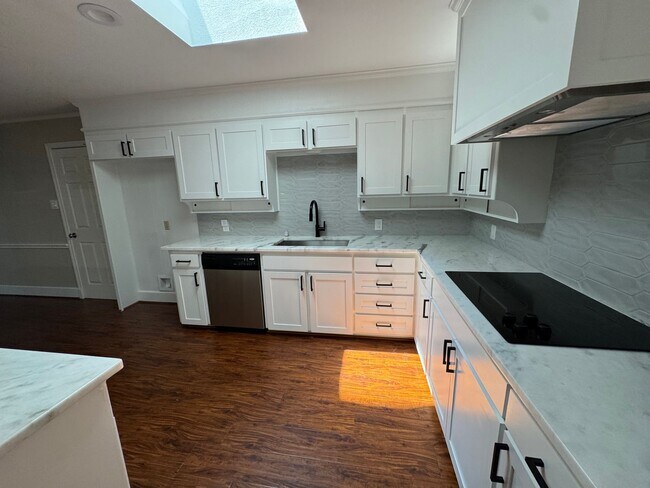 Building Photo - Gorgeous 3/3/2 Home on Spacious Corner Lot...